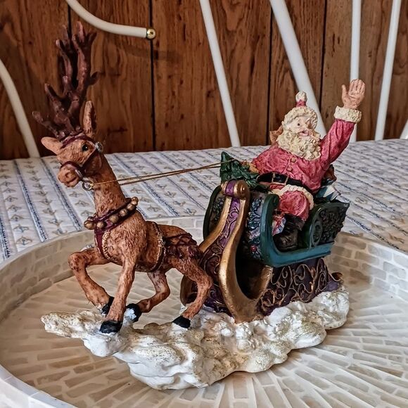 Holiday Santa And His Sleigh With Rainder - Picture 6 of 12